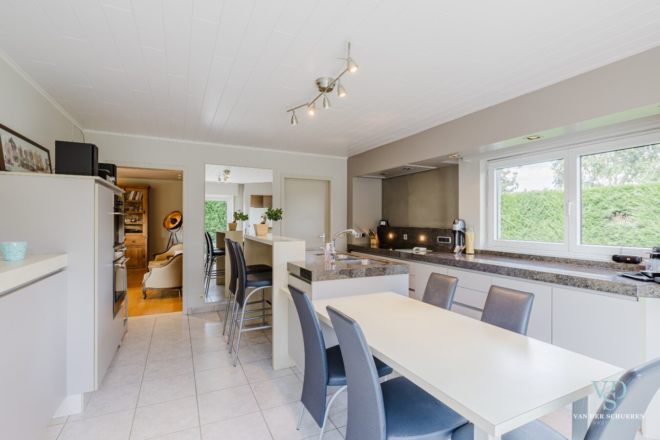 Bijzonder ruime (446m²), tijdloze villa 