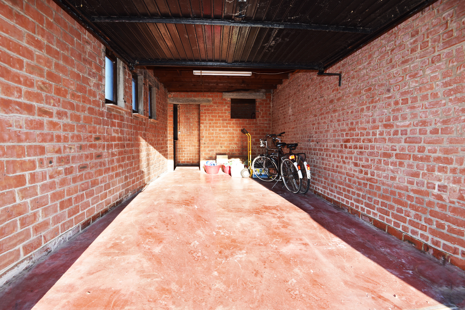 Te renoveren HoB met 3 slpks, tuin met zicht op weilanden te Adegem 