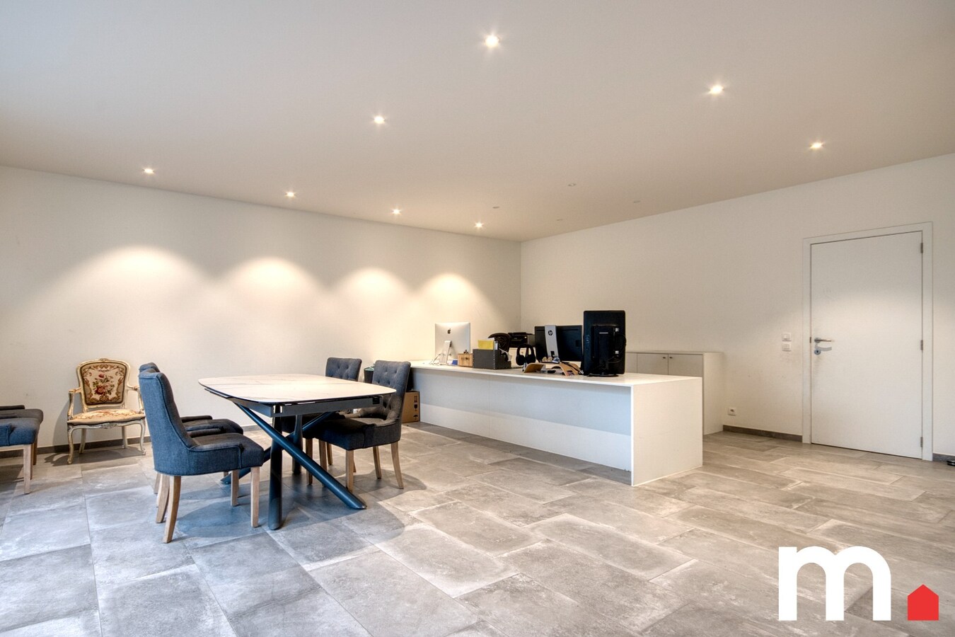 Instapklare woning met Loods van 170m² met uitweg te Zwevegem met 324 m² bewoonbare oppervlakte ! 