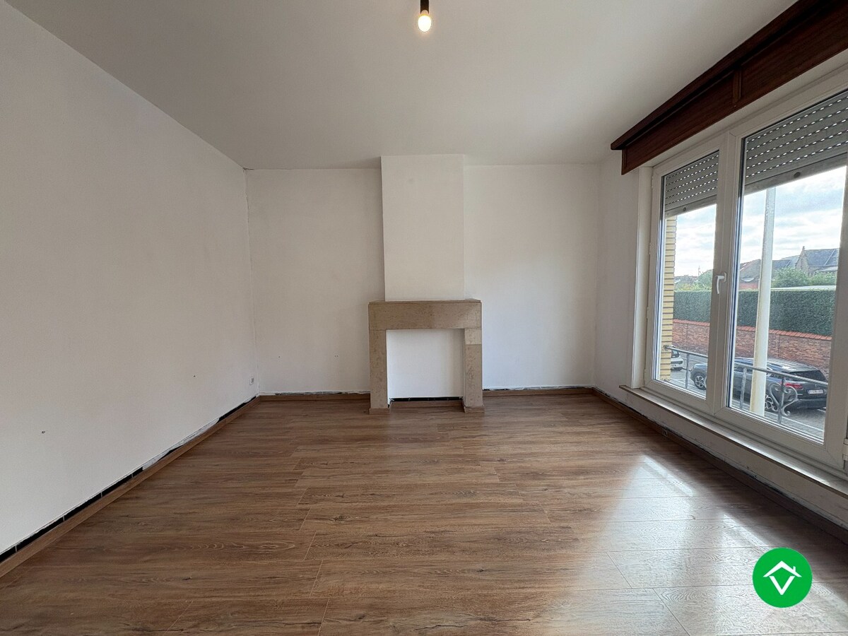 Te koop: Uniek gebouw met 2 appartementen, garage en ruime tuin – hartje Nieuwpoort-Stad 