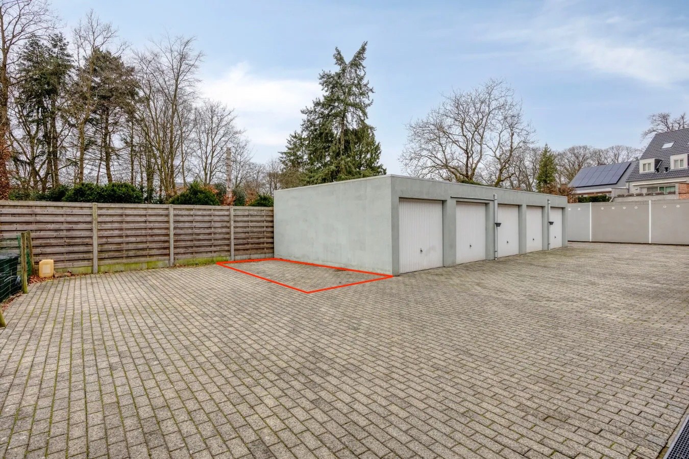 Instapklaar appartement met 2 slpk., staanplaats en berging in Tessenderlo-Schoot 