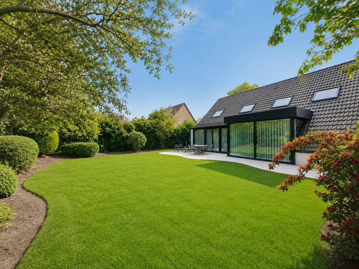 Exclusief gerenoveerde villa in een rustige doodlopende straat nabij het centrum van Knokke 