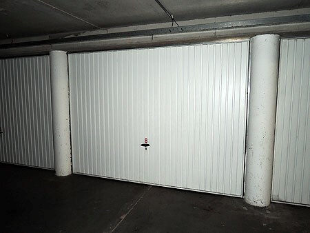 Verhuurd garage - Paal