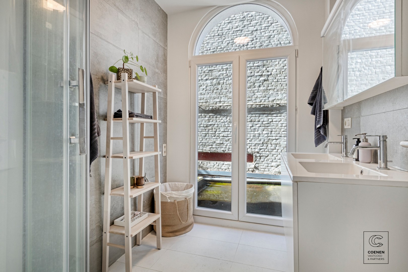 Instapklaar appartement met 2 slaapkamers en balkon op topligging in Lier! 