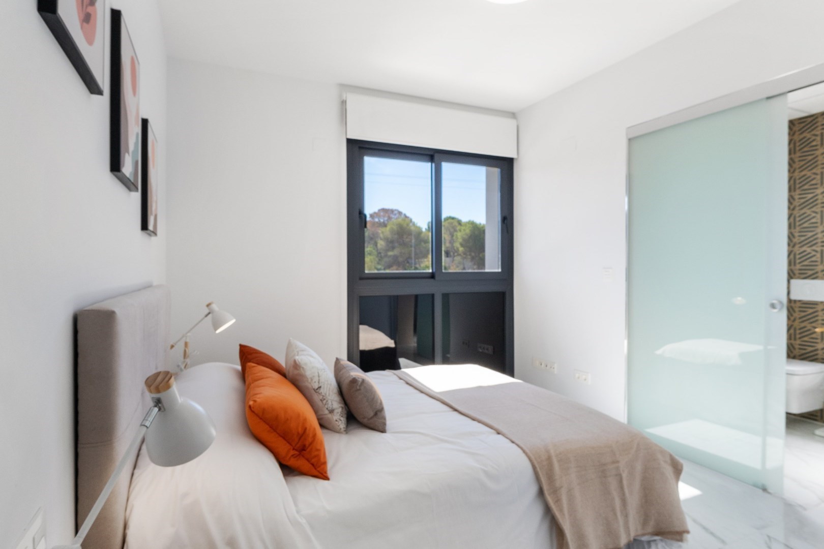 SECOND HOME BEURS AANBIEDING!! Volledig ingericht nieuw appartement - direct beschikbaar! 