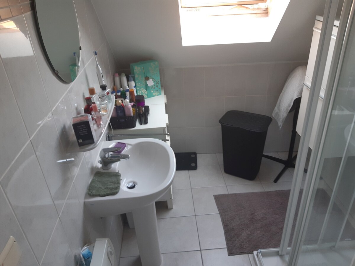 Ruim duplex 2 slpk-appartement in centrum Gavere. 