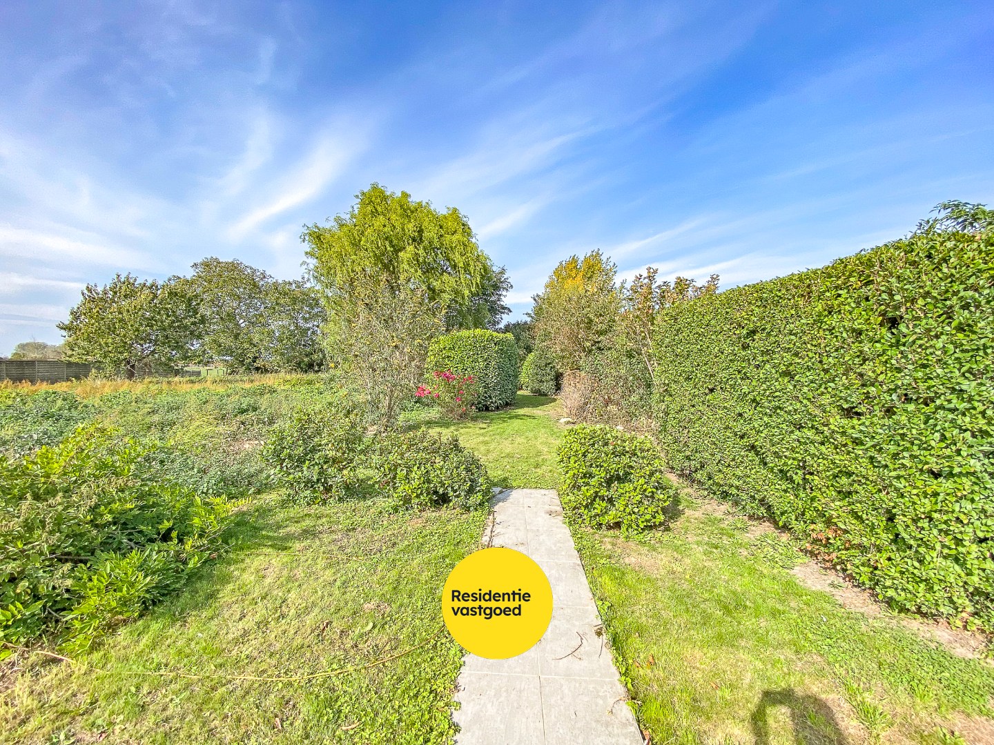 Ruime gezinswoning met 3 slaapkamers, grote tuin en garage. 