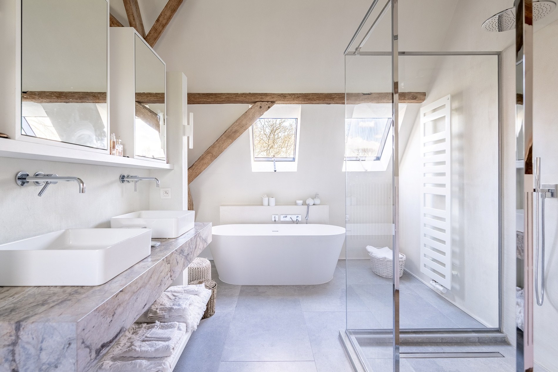 OPENDEURDAG Zaterdag 02/05 - 10u30 - 12u30 (Pereboomstraat 1 te Damme) : Uitzonderlijk gerenoveerde Hoeve met bijhuis op een domein van 1,5 hectare 