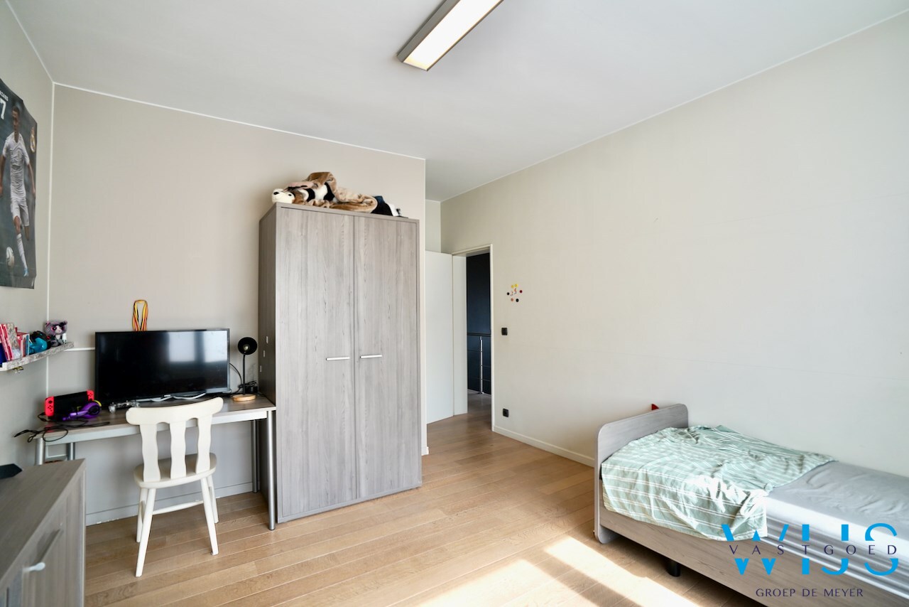 Schitterend karaktervol woonhuis met 5 slaapkamers te Assenede ! 