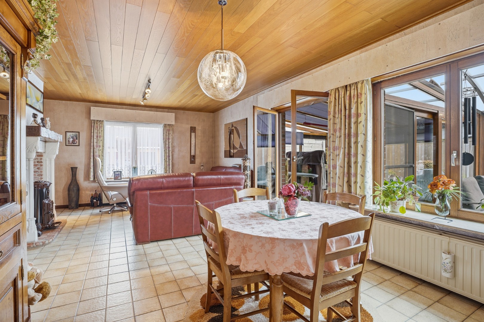Alleenstaande bungalow met garage en tuin  op 684 m² 