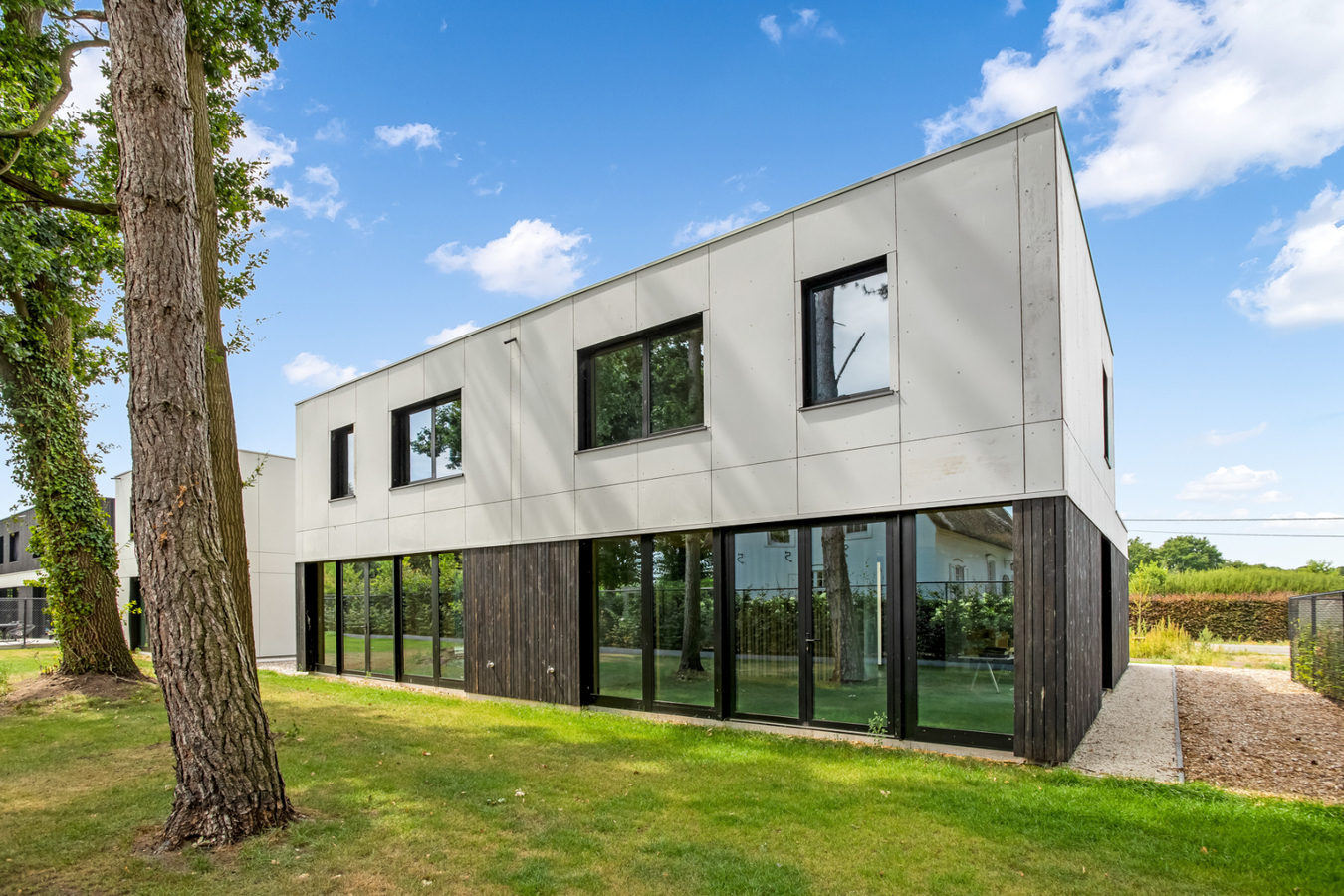 Verkaveling "De Bleeken" omvat 5 moderne BEN-woningen waarvan 4 half-open bebouwingen en 1 open bebouwing. 