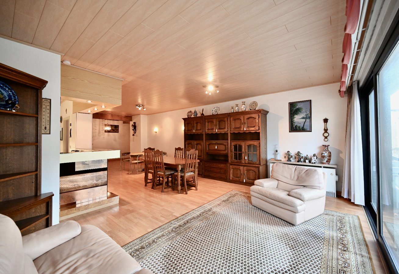 MOOI RUIM APPARTEMENT OP ZUCHT VAN CASINO EN STRAND OOSTENDE 