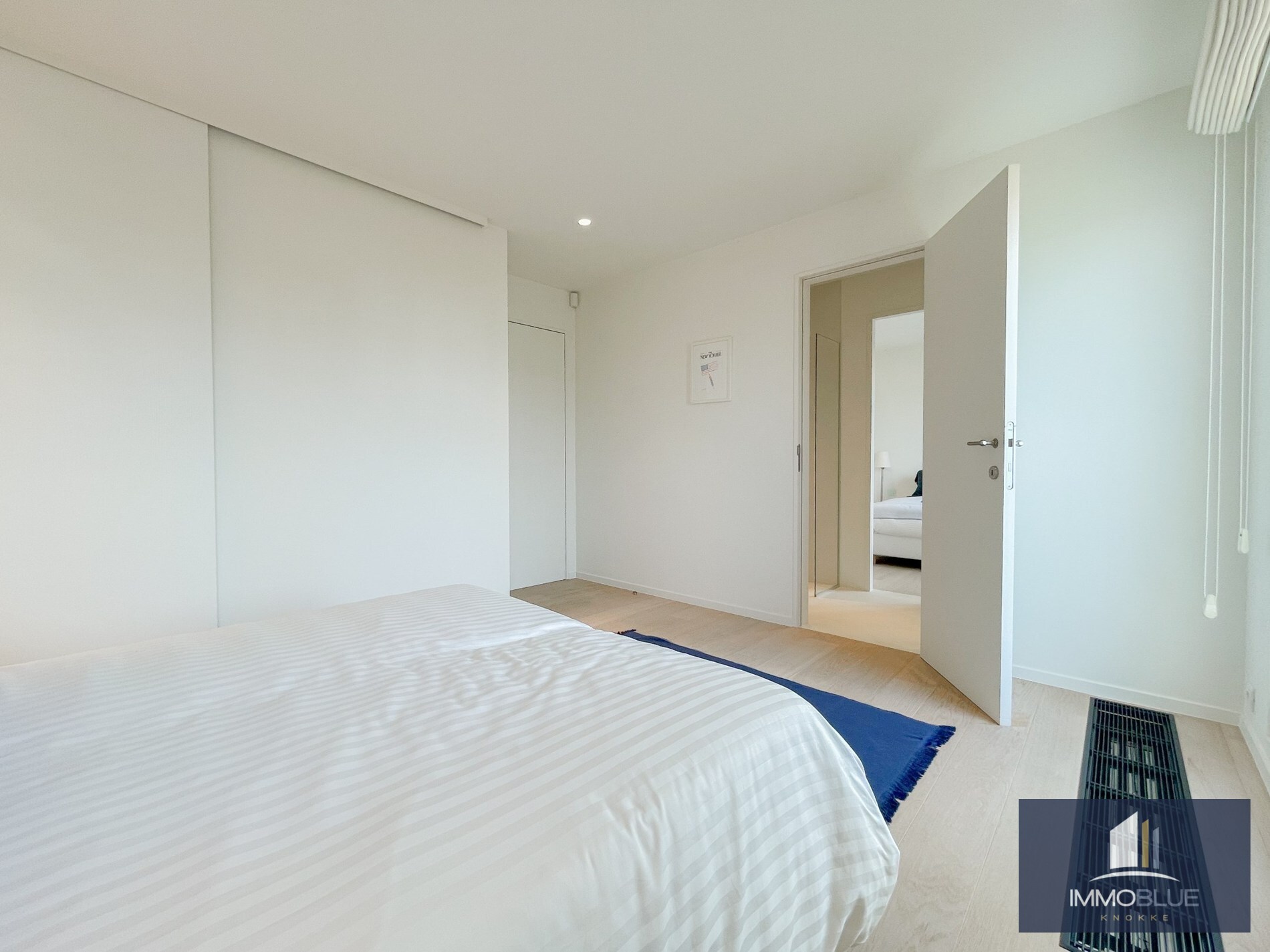 Subliem hoekappartement met ruime terrassen gelegen in het prestigieuze domein Tennis Garden. 