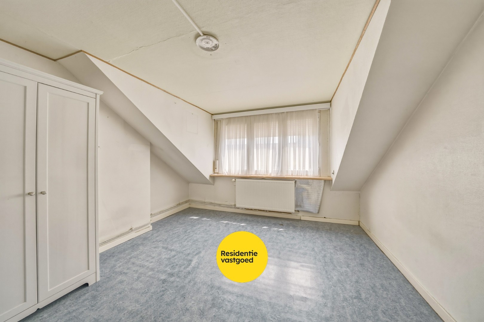 Handelspand met woonst te koop in het centrum van Oudenburg 
