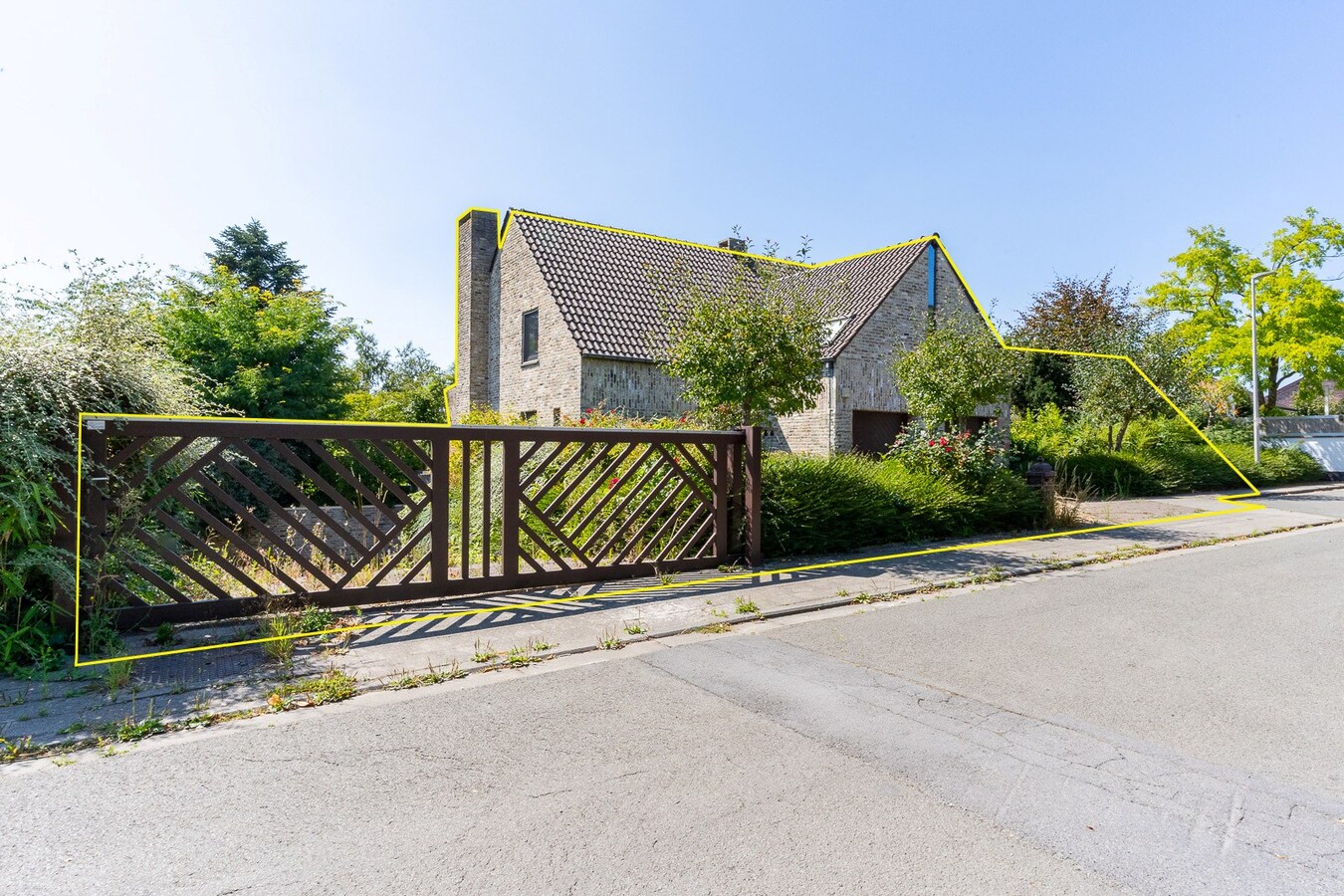 Villa érigée sur 1644m², garage 5 voitures, superbes volumes, au Bois-Fichaux ! 