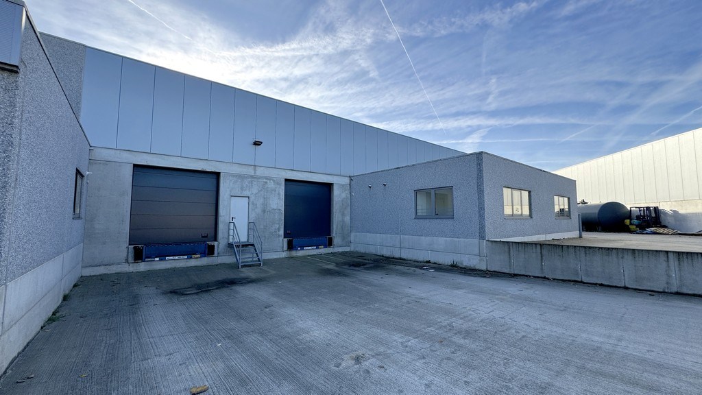 Logistieke loods te huur nabij R16 te Lier