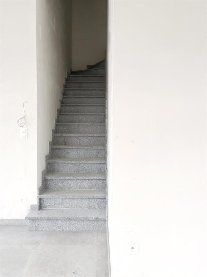 Ruime halfopen bebouwing. Volledig afgewerkte instapklare nieuwbouw. 