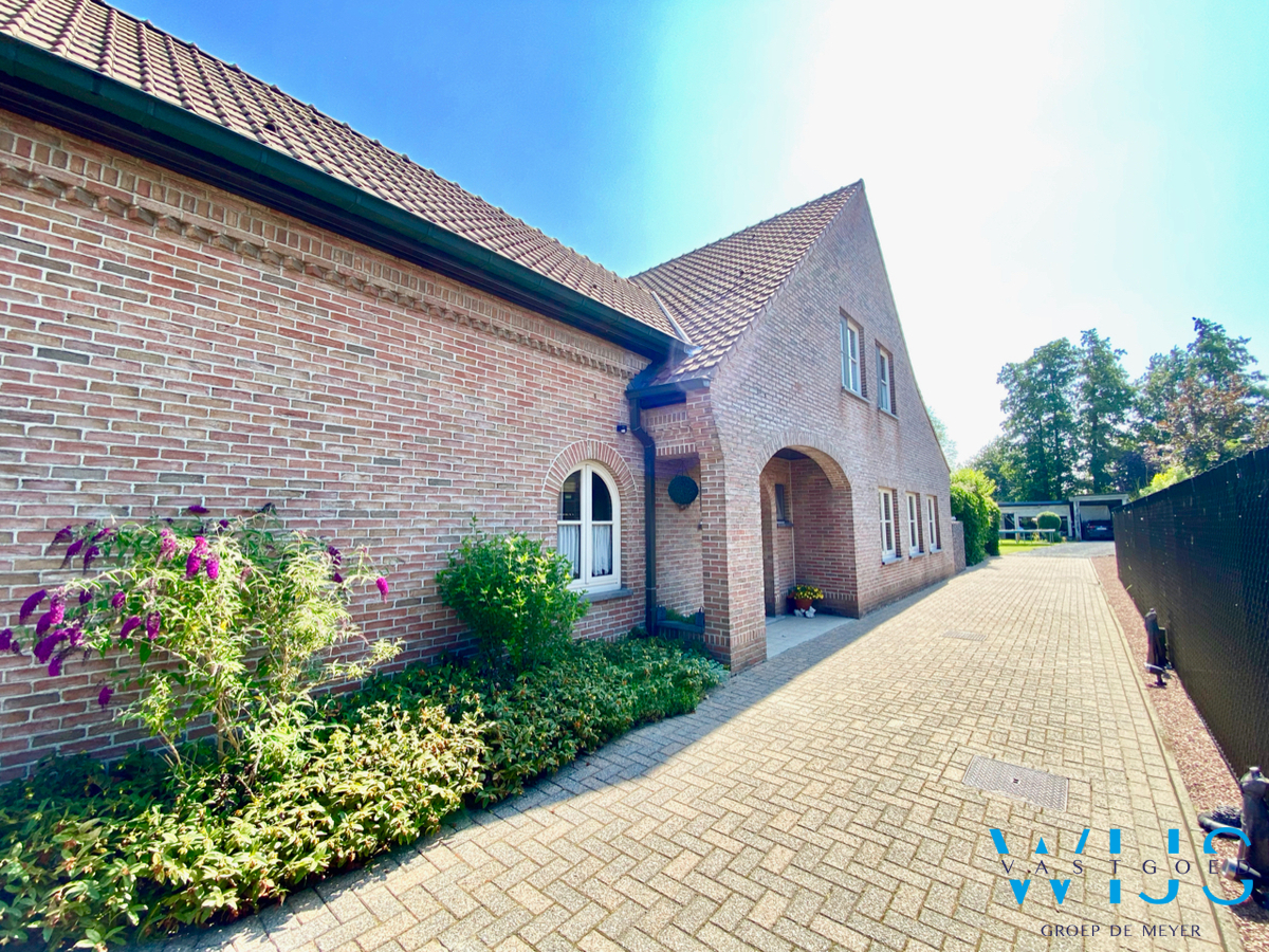 Instapklaar woonhuis met 4 slaapkamers op 936m² te Zelzate! 