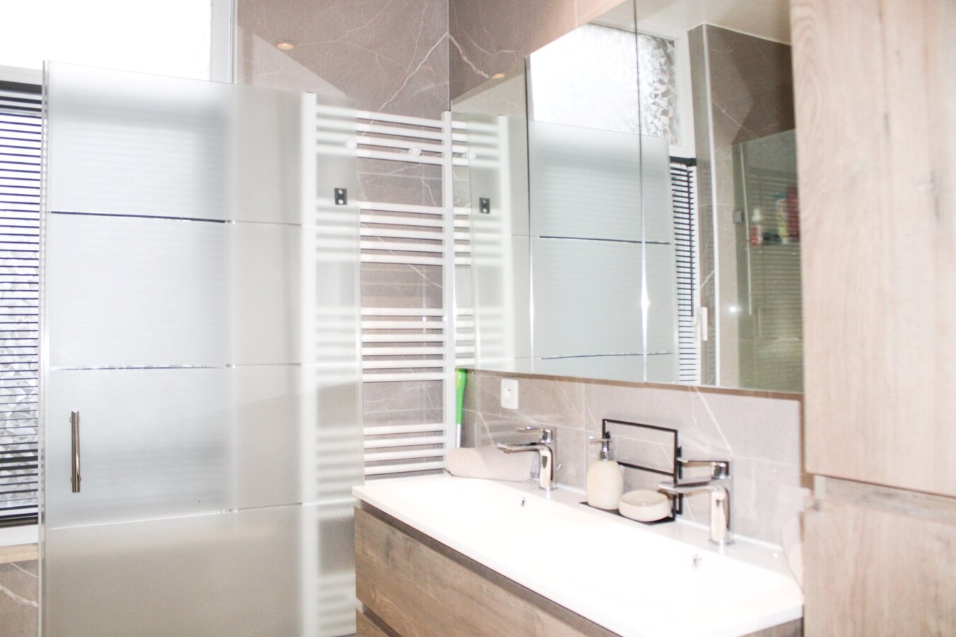 Instapklare woning in het hart van Sint-Niklaas met 5 slaapkamers en inpandige garage 