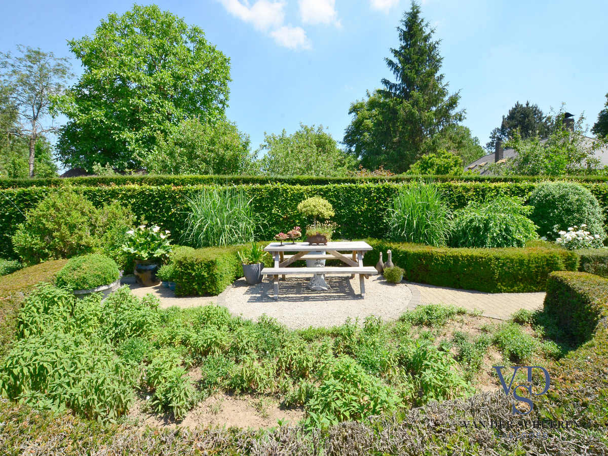 Ruime, tijdloze villa. Uitstekende ligging. 