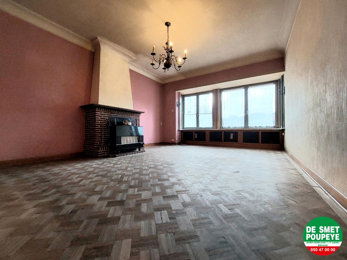 Op te frissen appartement nabij 't Zand 