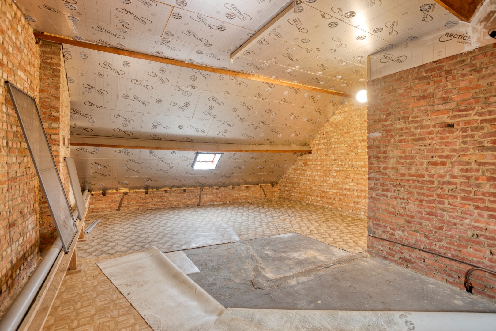 Woning met 3 slaapkamers, tuin, terras en garage in Kessel-Lo!  – EPC 389 kWh/m² - bewoonbare opp. 128 m² 