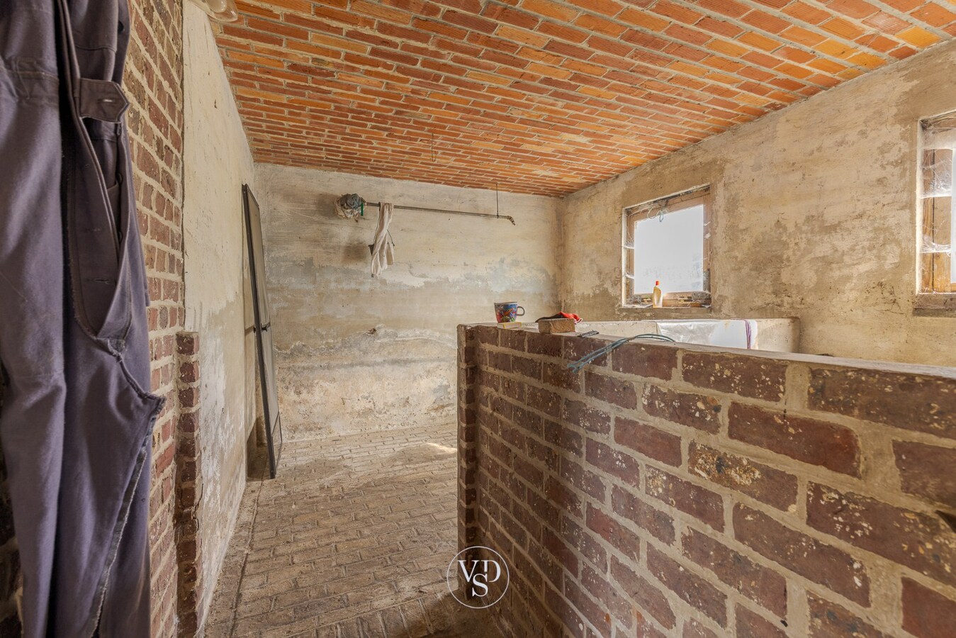 Landelijke woning - te renoveren. 