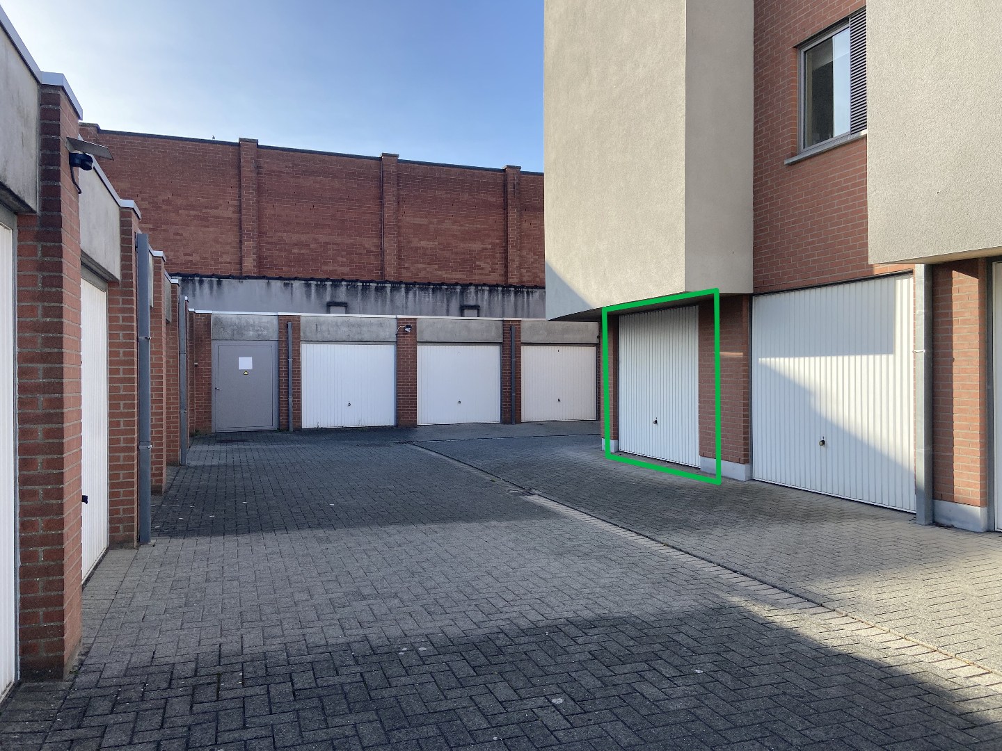 Ruim hoekappartement met 3 slaapkamers en garage in hartje Waregem! 