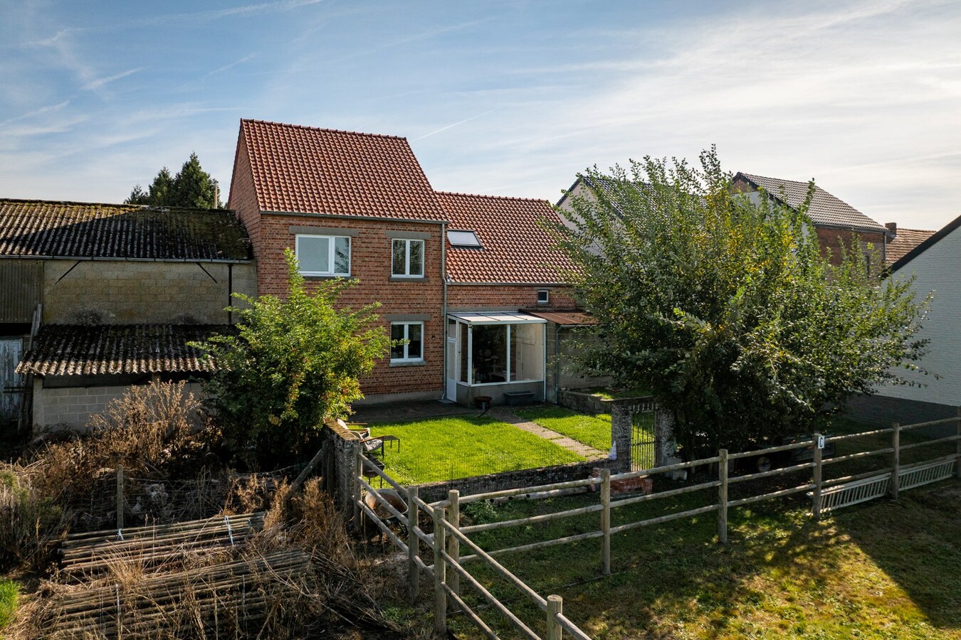 Renovated property with drained track and pasture on approximately 16 ares in Mielen-boven-Aalst. 