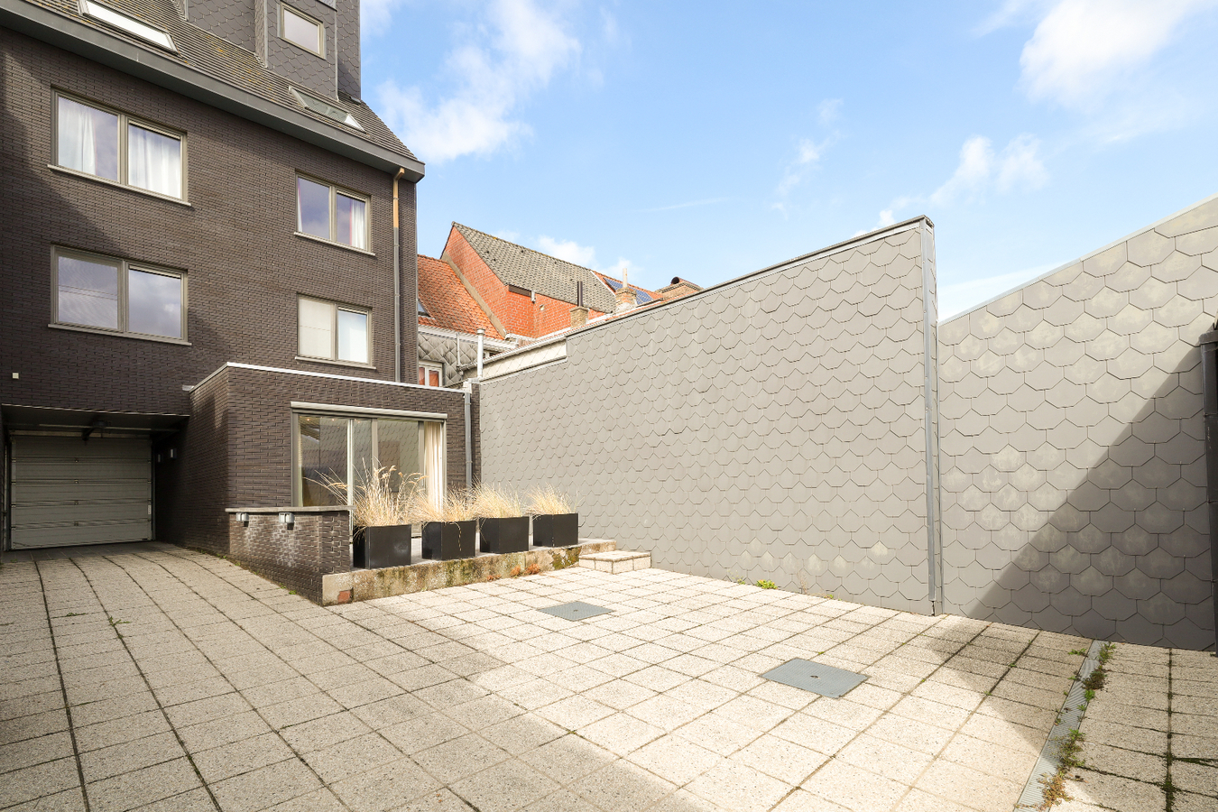 Gelijkvloers appartement met garagebox op uitstekende ligging 