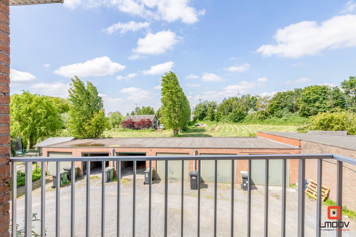 Ruim twee-slaapkamer appartement te Oostakker 