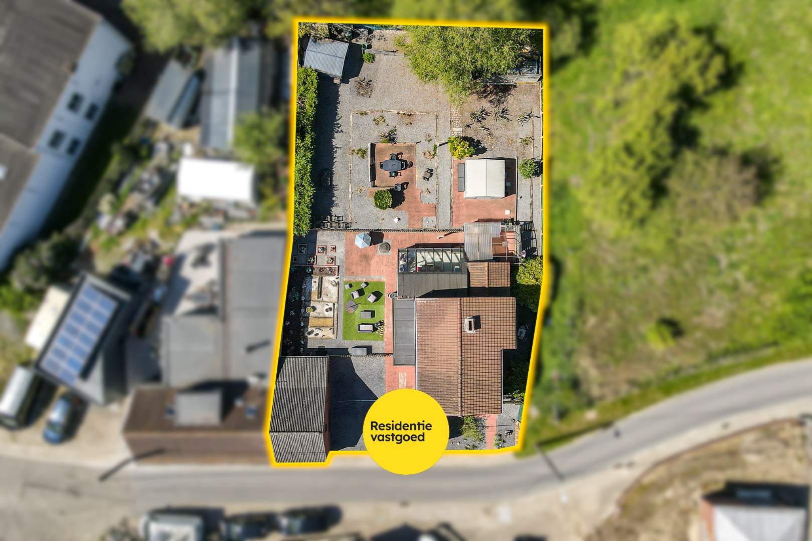 Charmante woning op 727 m² in het centrum van Eernegem 