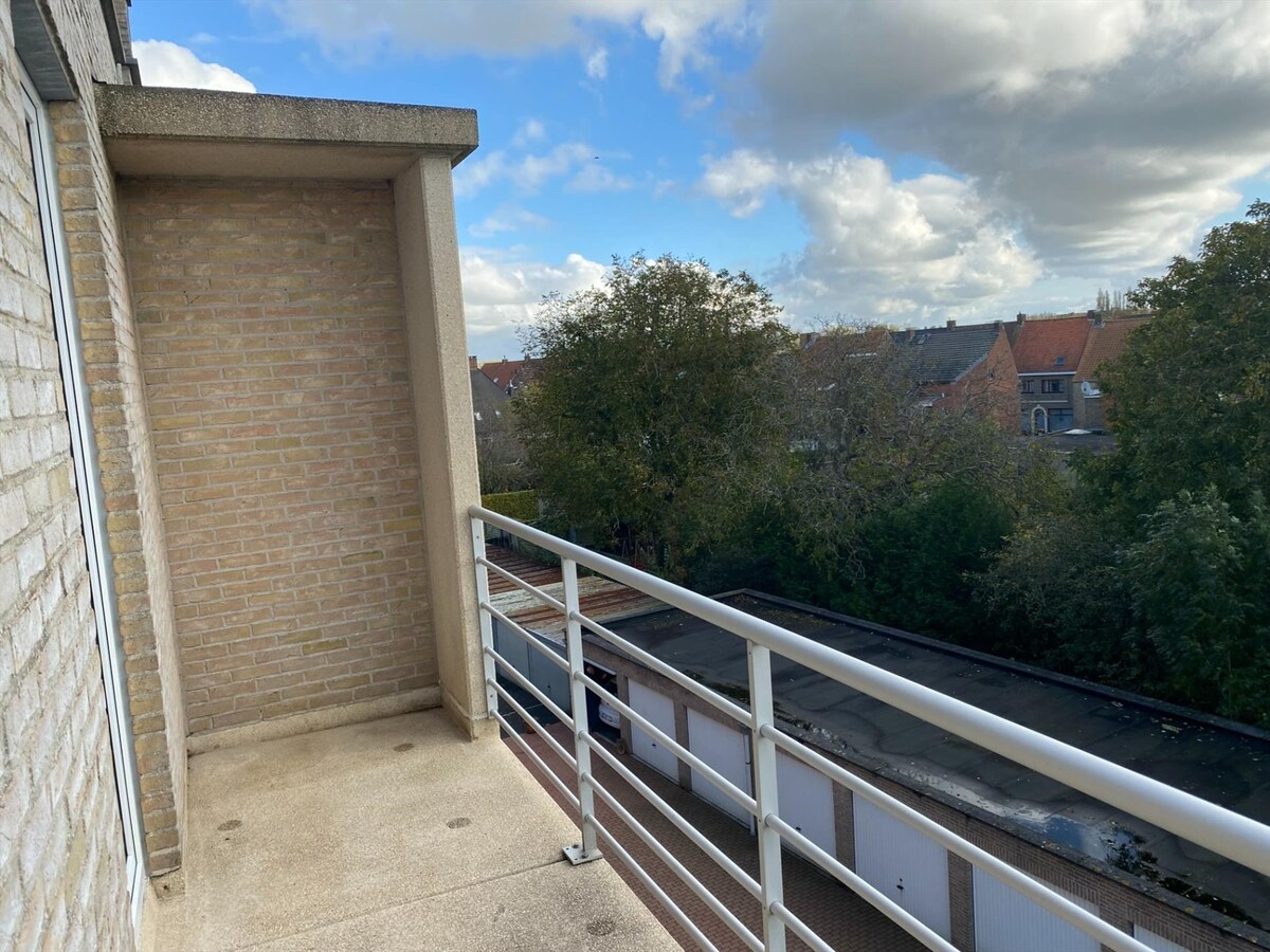 Goed onderhouden appartement met 2 slaapkamers en 2 terrassen 