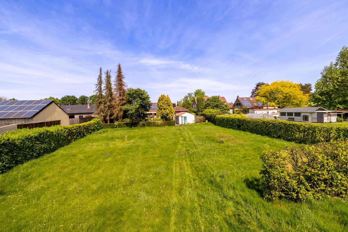 Instapklaar landhuis met mooi aangelegde tuinzone 