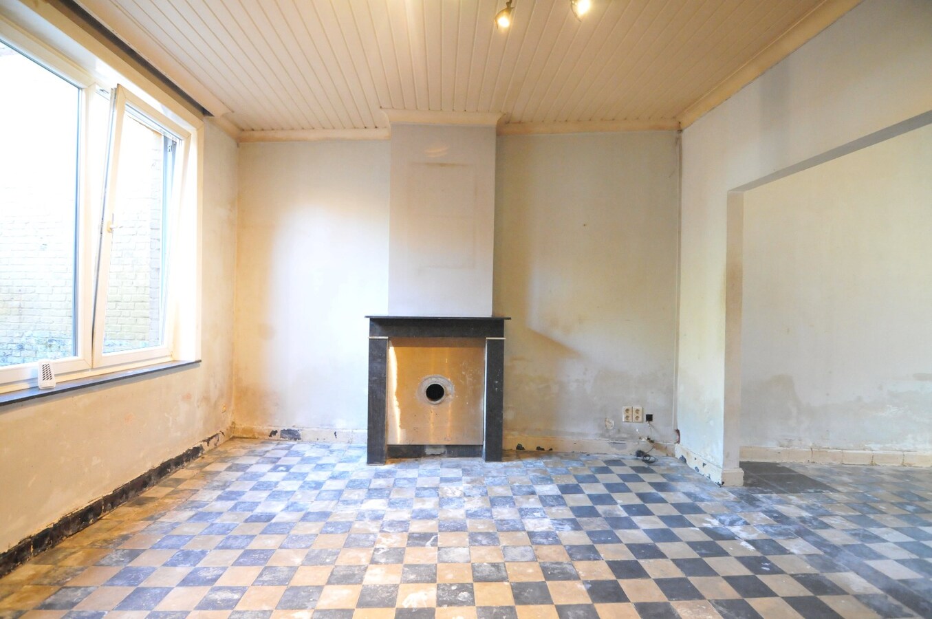 Te renoveren woning met tuin 