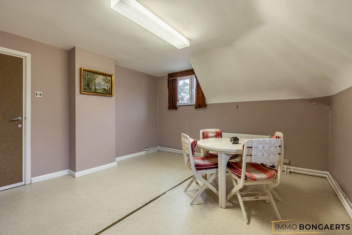 Ruime woning met tuin, garage en 3 slaapkamers in Oudsbergen . 