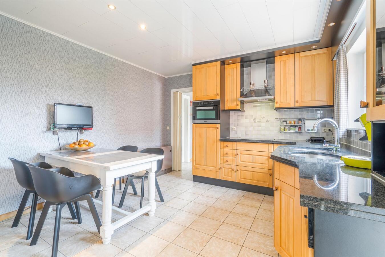 Rustig gelegen instapklare woning met 4 slaapkamers op 690 m² te Koekelare 