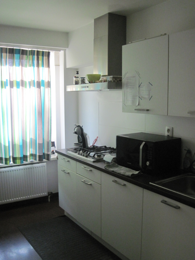 Lichtrijk, ruim 2-slp-appartement aan St-Anna-plein. 