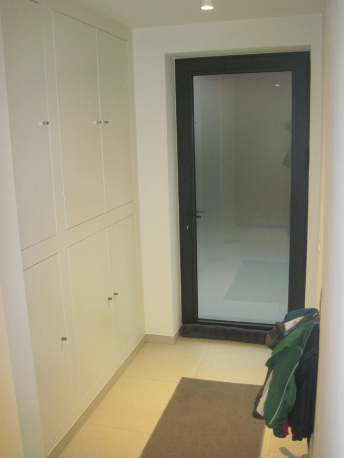 Exceptioneel ruim gelijkvloers appartement. Geen vaste kosten ! 