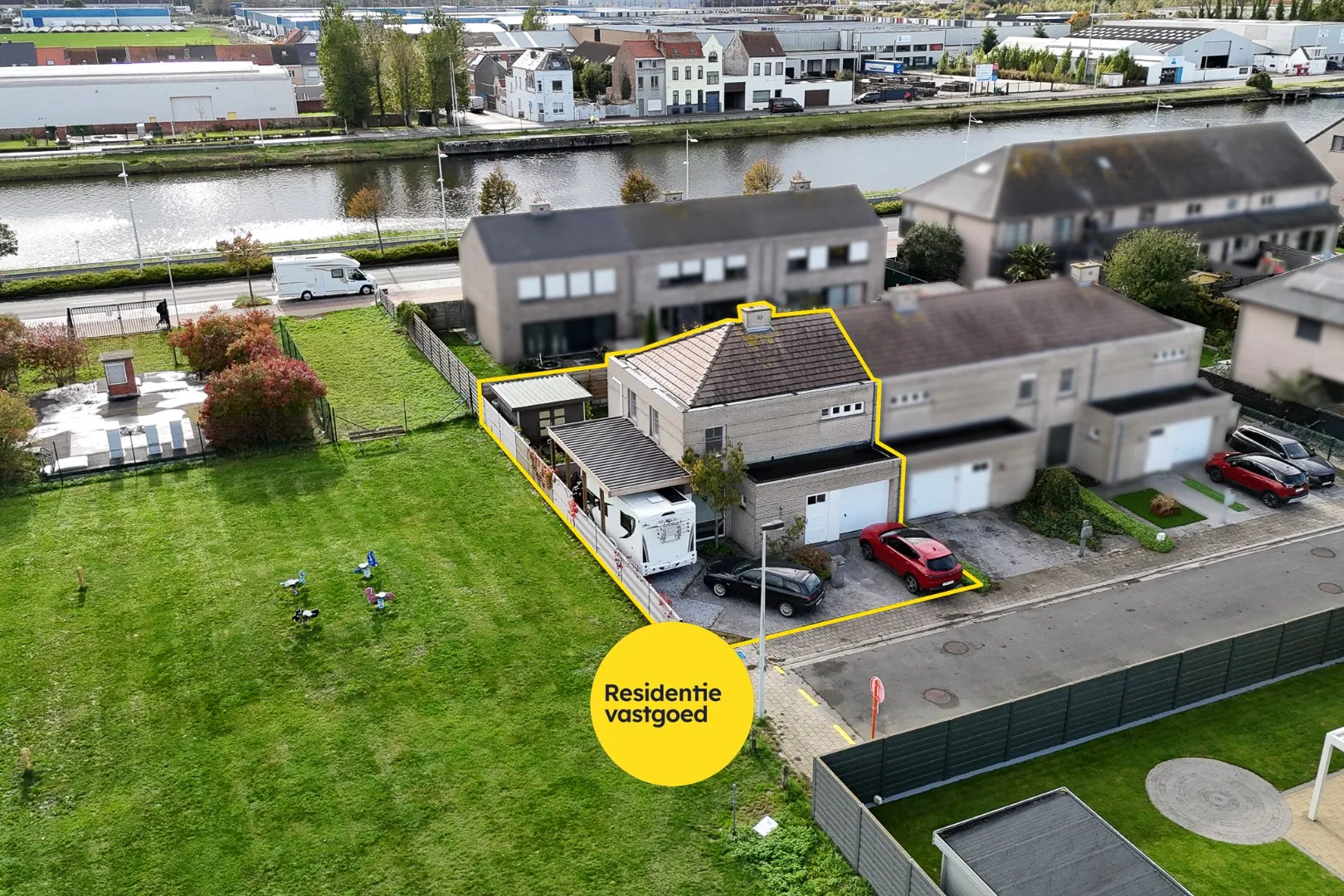 Instapklare halfopen woning met 3 slaapkamers op gunstige locatie te Bredene