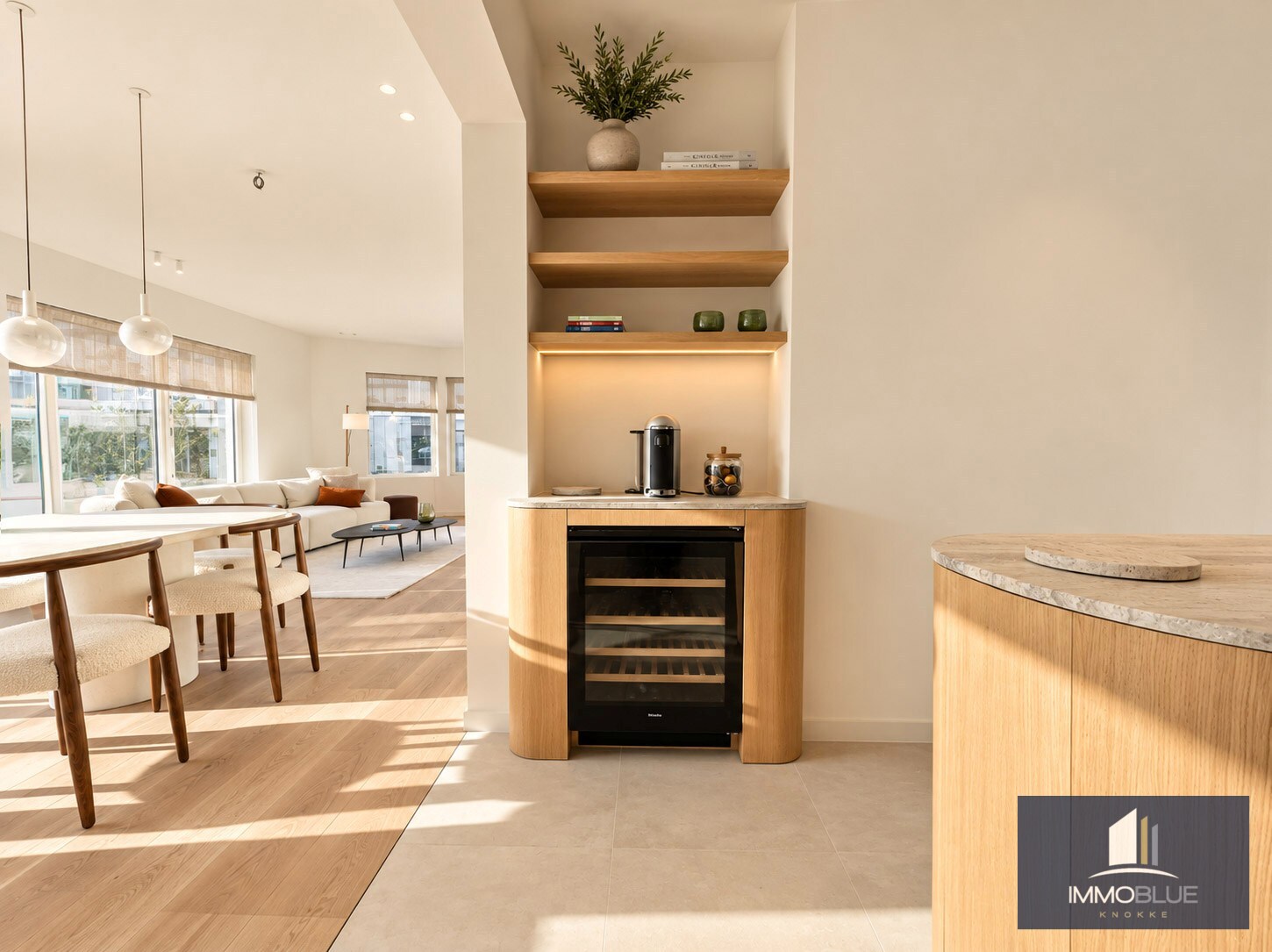 Offre exceptionnelle : Villa entièrement rénovée avec vue frontale sur la mer. 