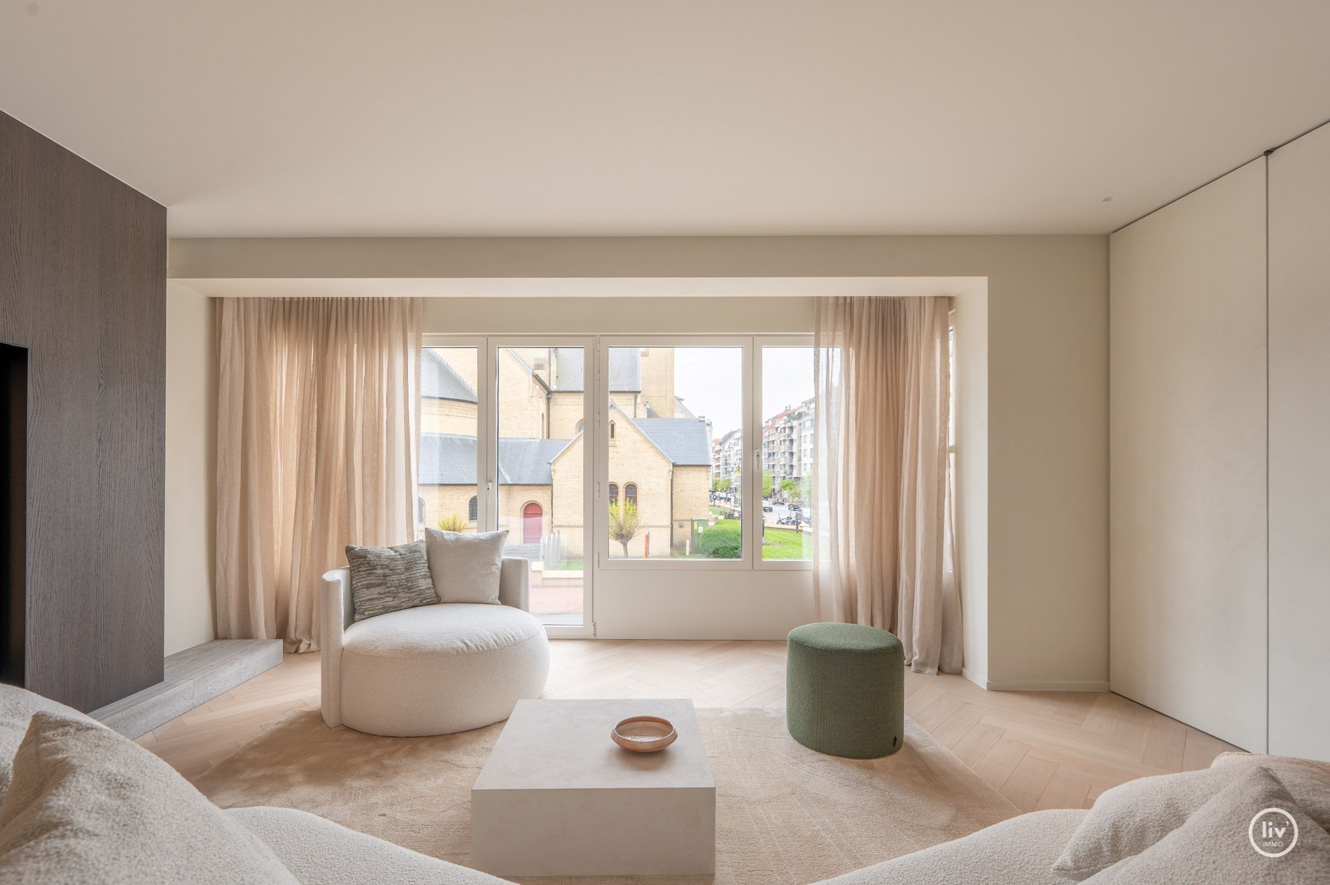 Magnifiek gerenoveerd appartement van 150 m² met open zicht op de Heilighartl kerk – Dumortierlaan, Knokke 