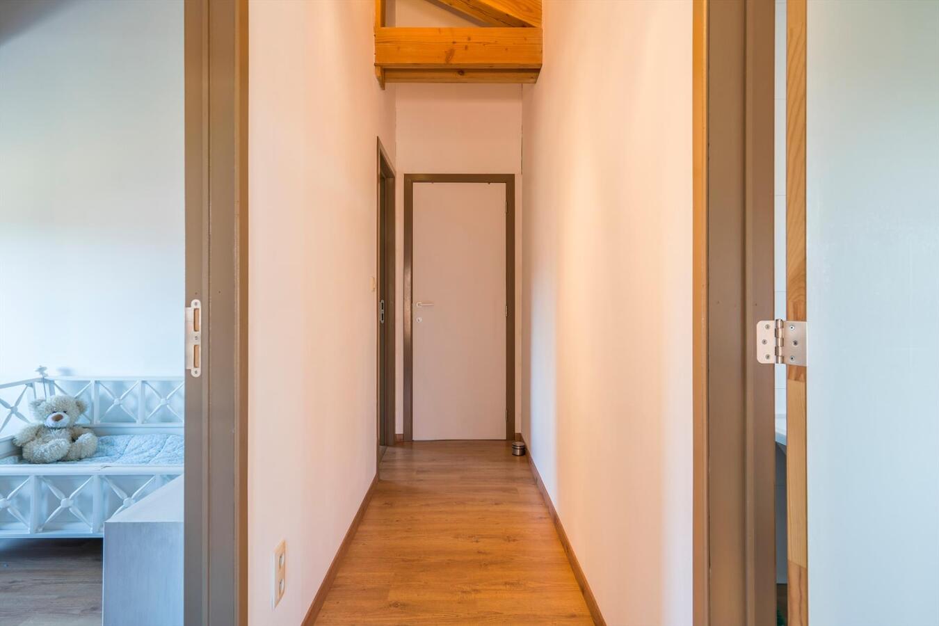 Rustige gelegen, vrijstaande woning met ruime nieuwbouwgarage 