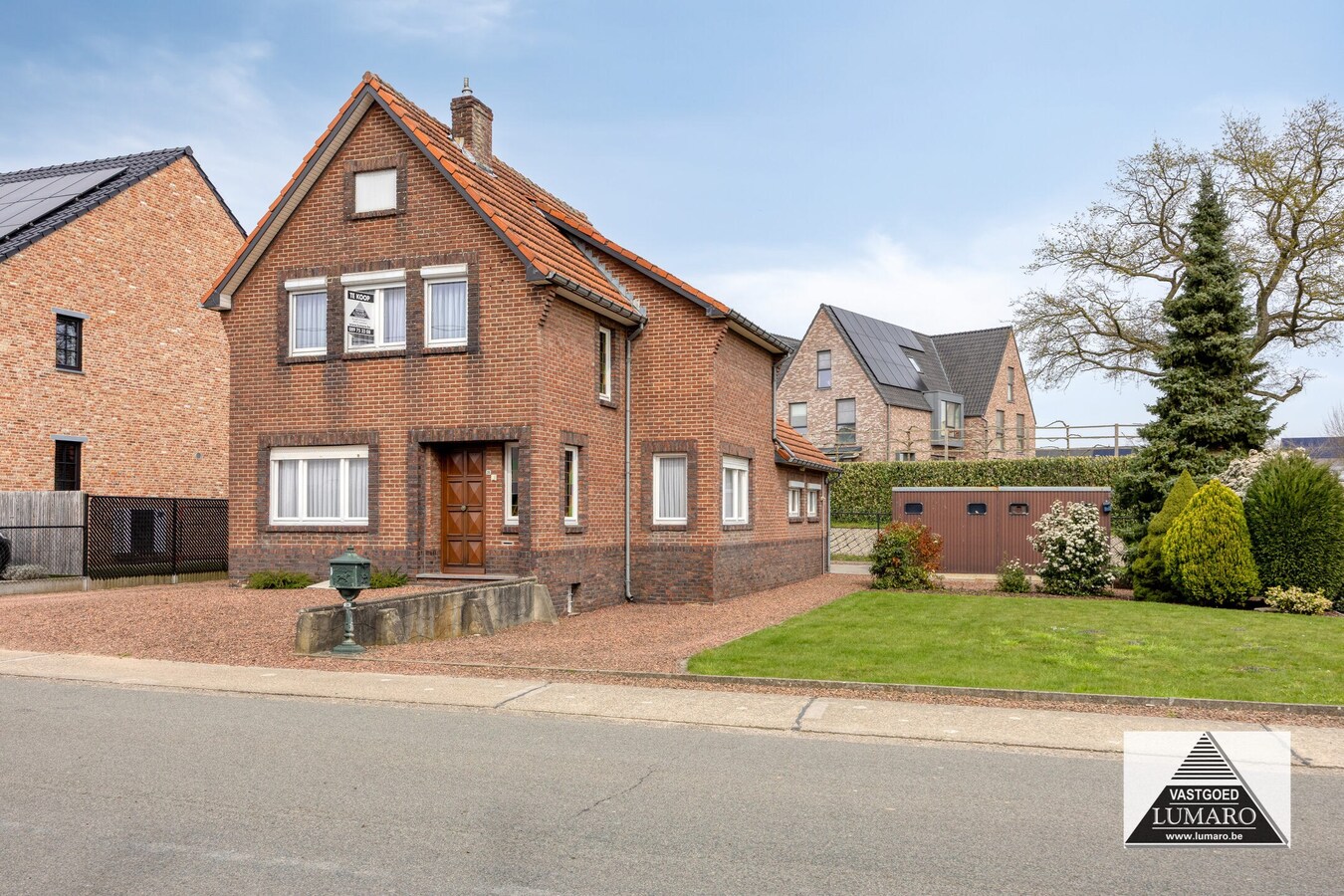 Te renoveren vrijstaande woning met 4 slaapkamers, tuin. 
