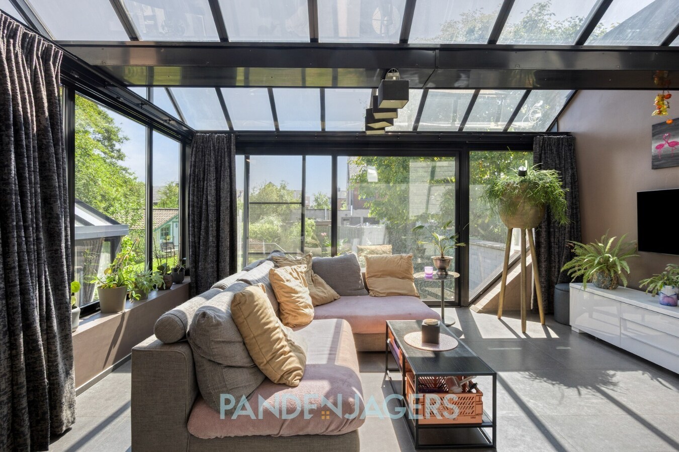 Modern en lichtrijk halfopen bebouwing op uitzonderlijke locatie te Kontich 