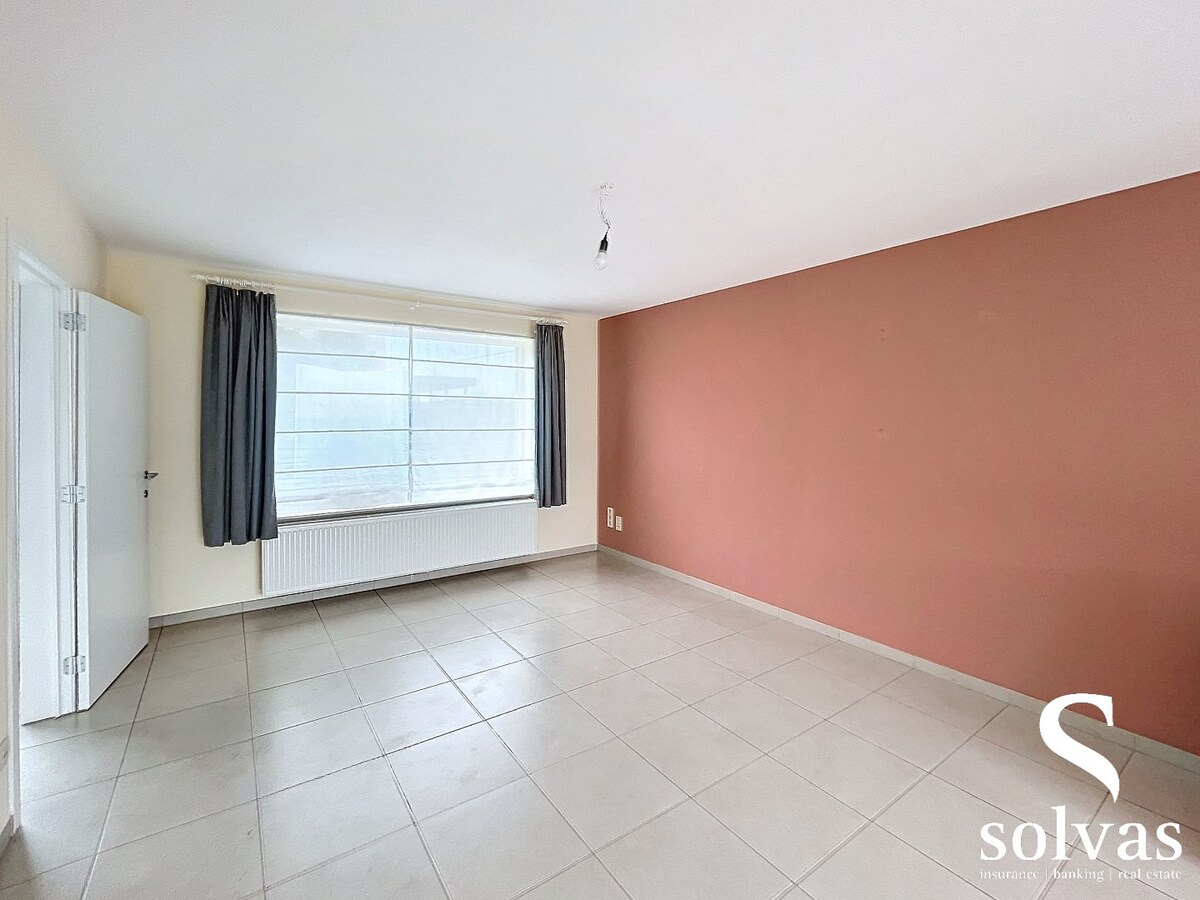 Drieslaapkamer woning in centrum Lotenhulle met tuin en garage 