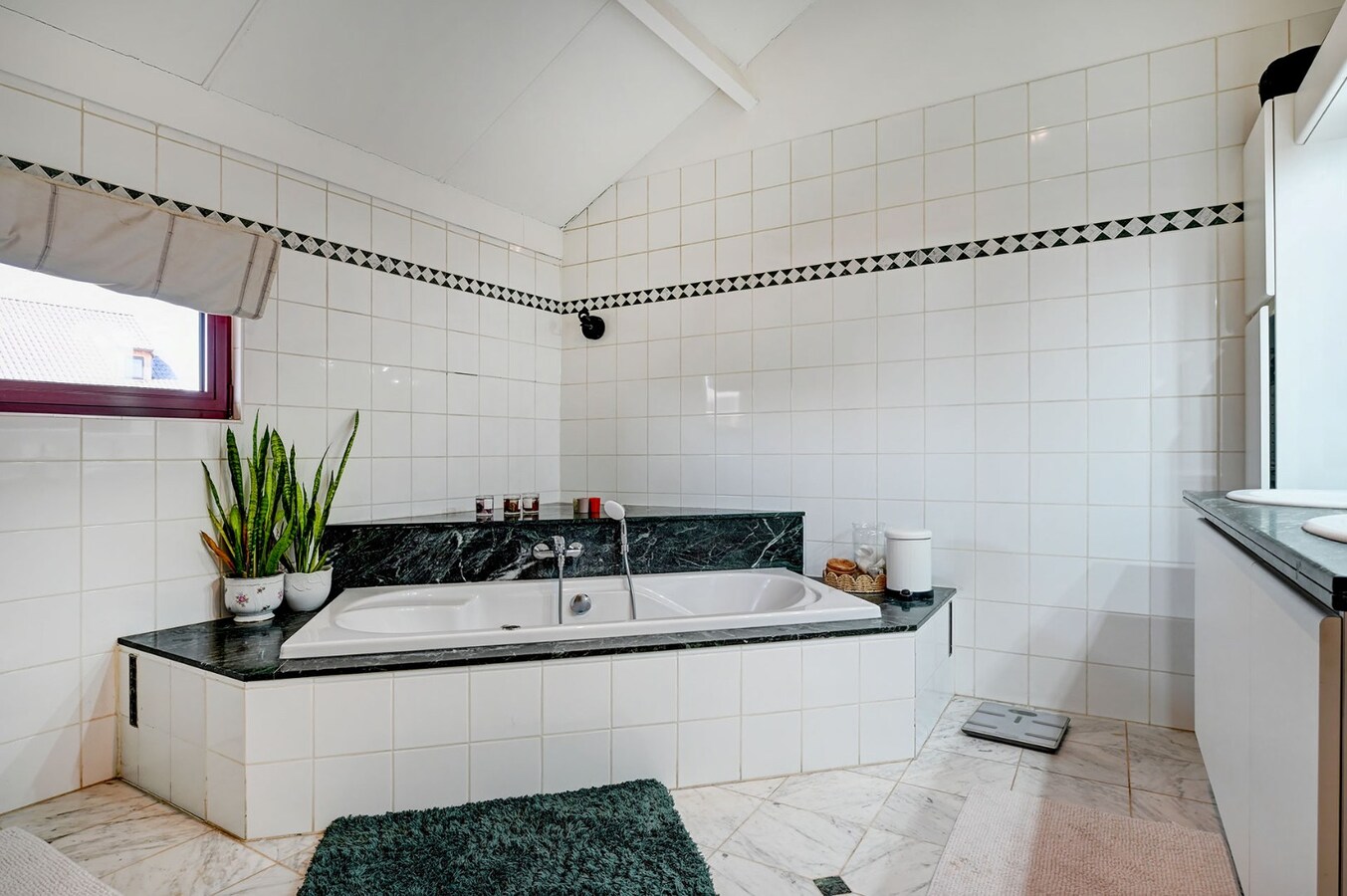 Uitzonderlijk kantoorgebouw met woonst 