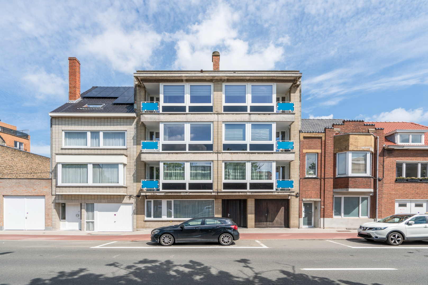 OPBRENGSTEIGENDOM MET 7 APPARTEMENTEN EN 7 GARAGEBOXEN 