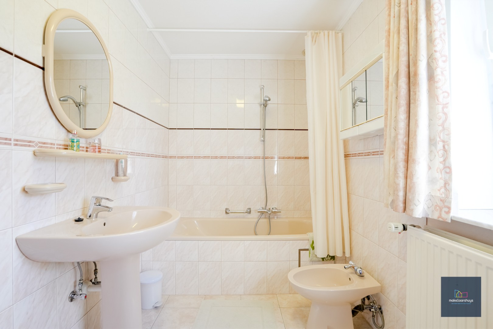 Charmante villa in Franse stijl nabij het centrum van Wondelgem 
