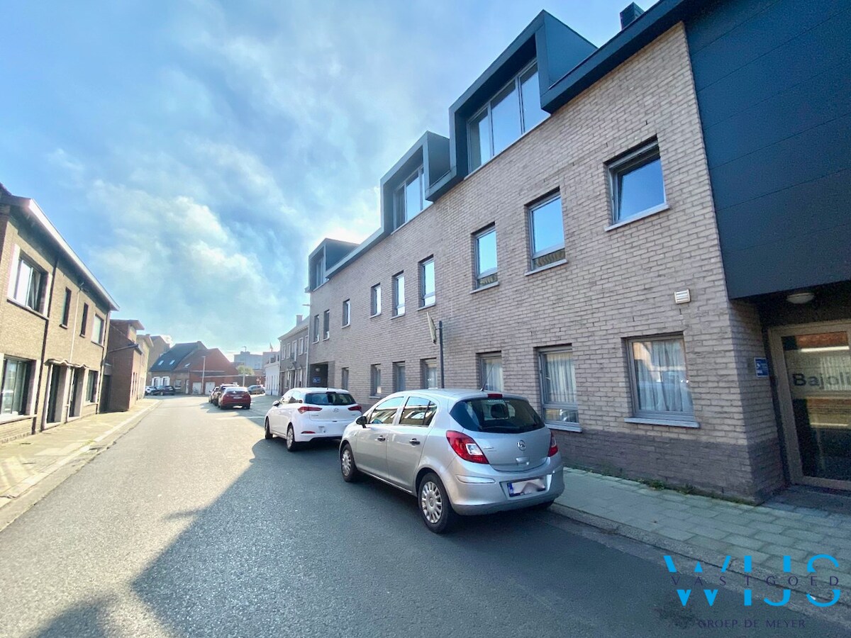 Instapklaar 2 slaapkamer appartement met garage ! 